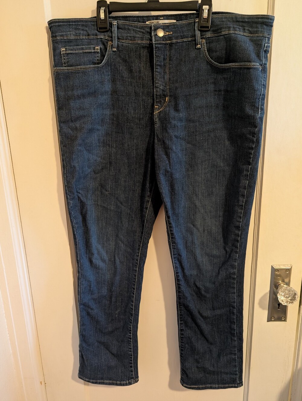 Levi's Signature Women's Dark Blue Totally Shaping Straight Denim Jeans